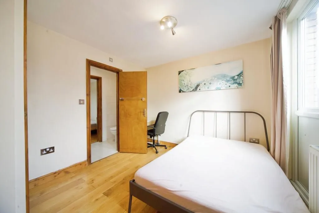 London, N7 8QY - Online Auctions