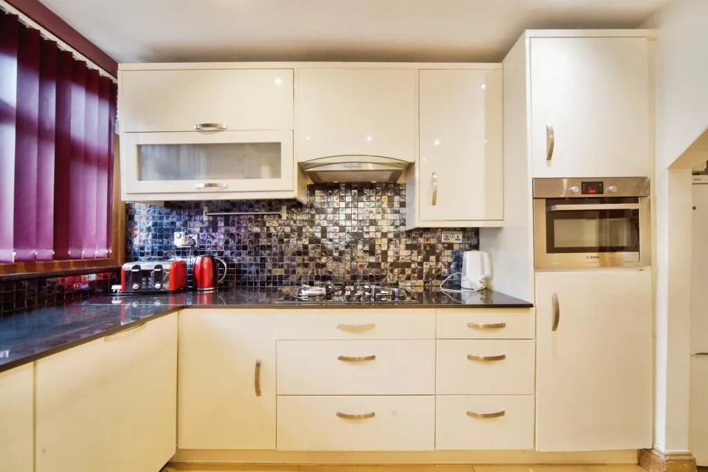 London, N7 8QY - Online Auctions