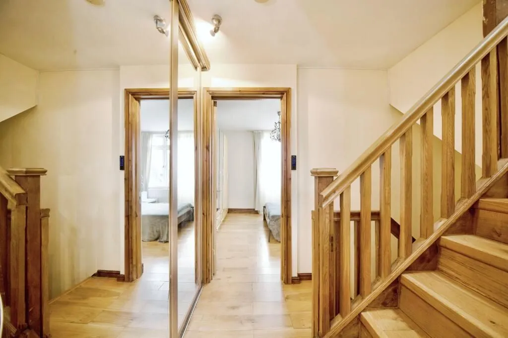 London, N7 8QY - Online Auctions
