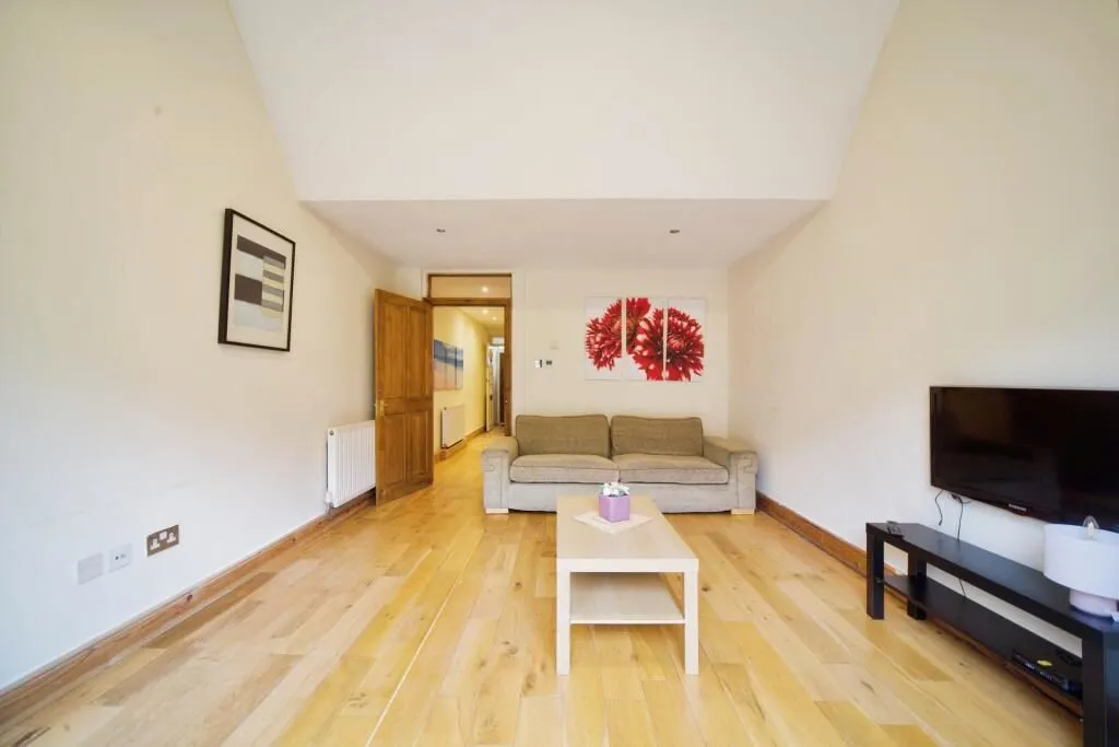 London, N7 8QY - Online Auctions