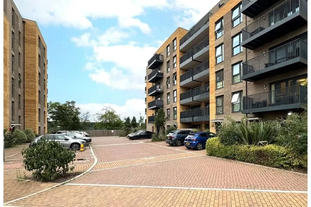 Adele Court, 3 Rowland Road, London, N17 7EW - Online Auctions