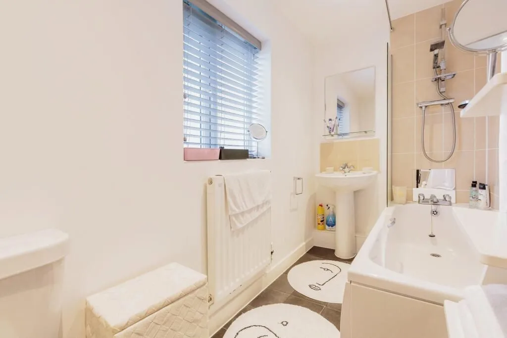 Wesham, Preston, Lancashire, PR4 3FG - Online Auctions