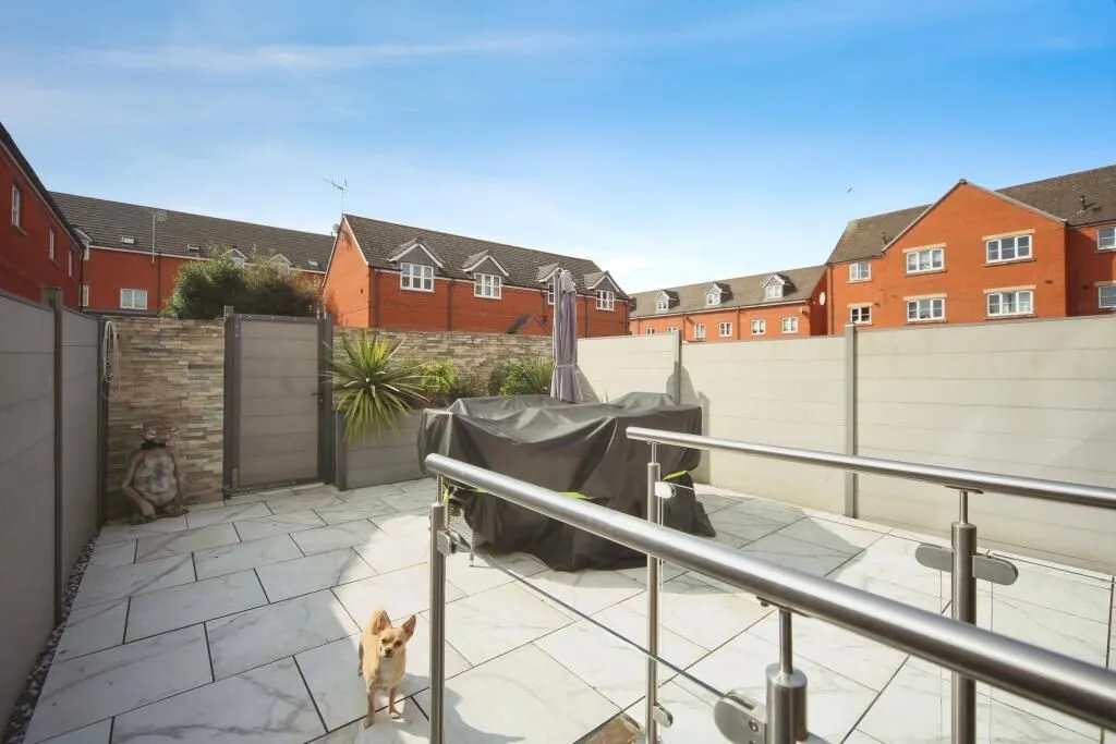 Quayle Court,, Kidderminster,, Worcestershire, DY11 6SQ - Online Auctions