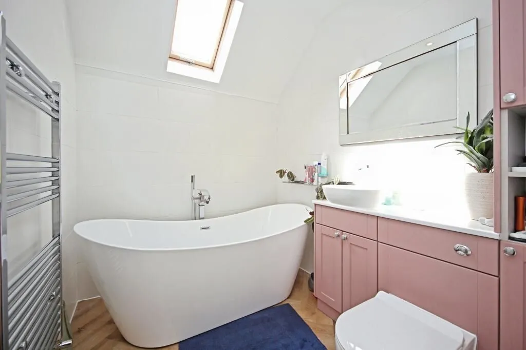 Quayle Court,, Kidderminster,, Worcestershire, DY11 6SQ - Online Auctions