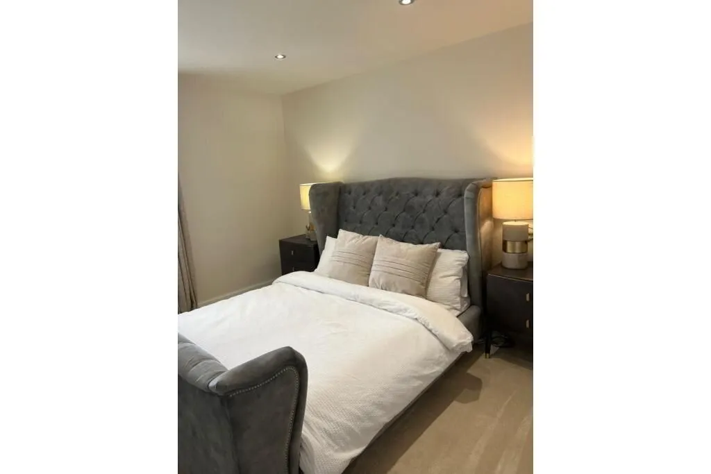 Barugh Green, Barnsley, South Yorkshire, S75 1FT - Online Auctions
