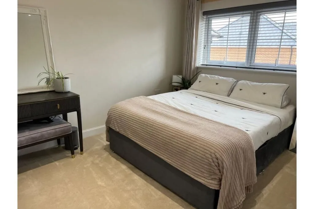 Barugh Green, Barnsley, South Yorkshire, S75 1FT - Online Auctions