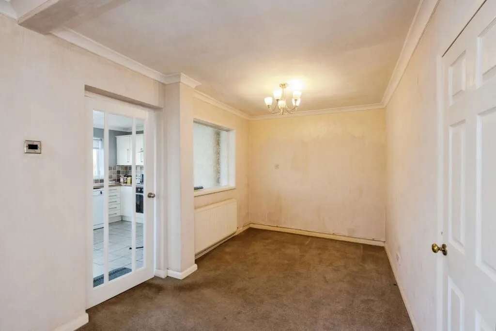 Llanelli, Dyfed, SA14 8AF - Online Auctions