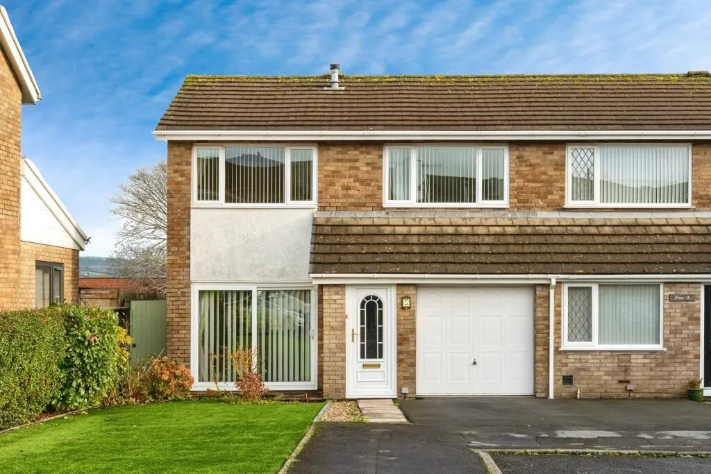 Llanelli, Dyfed, SA14 8AF - Online Auctions