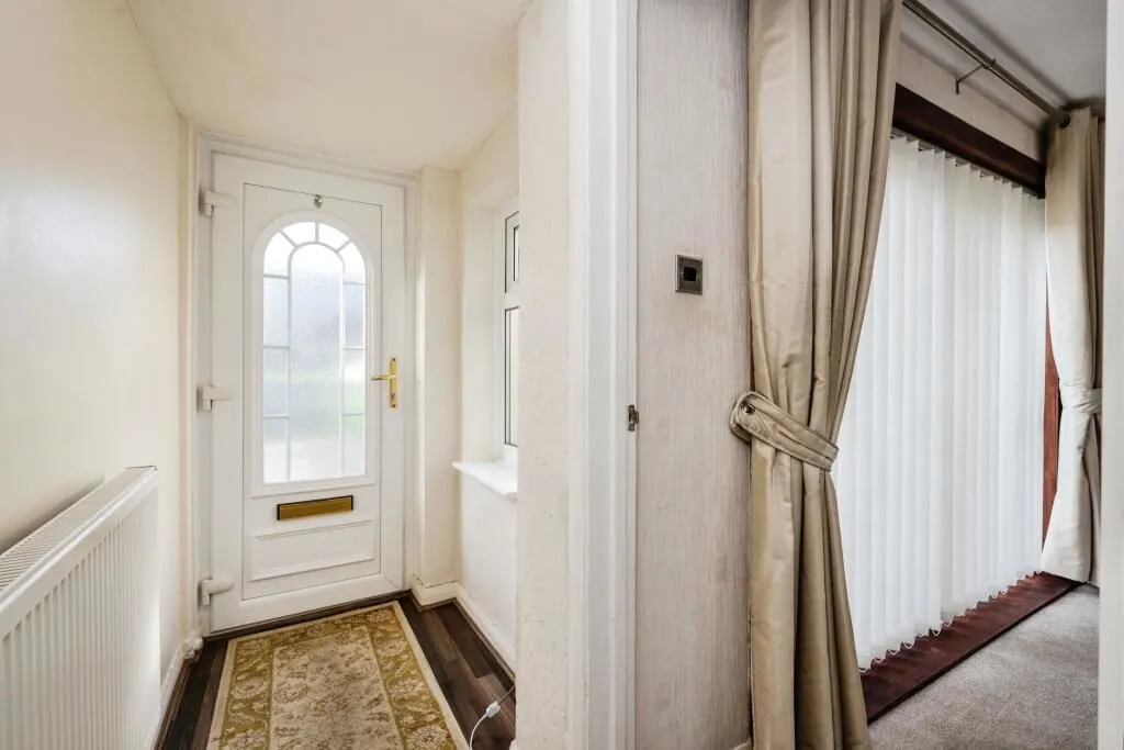 Llanelli, Dyfed, SA14 8AF - Online Auctions