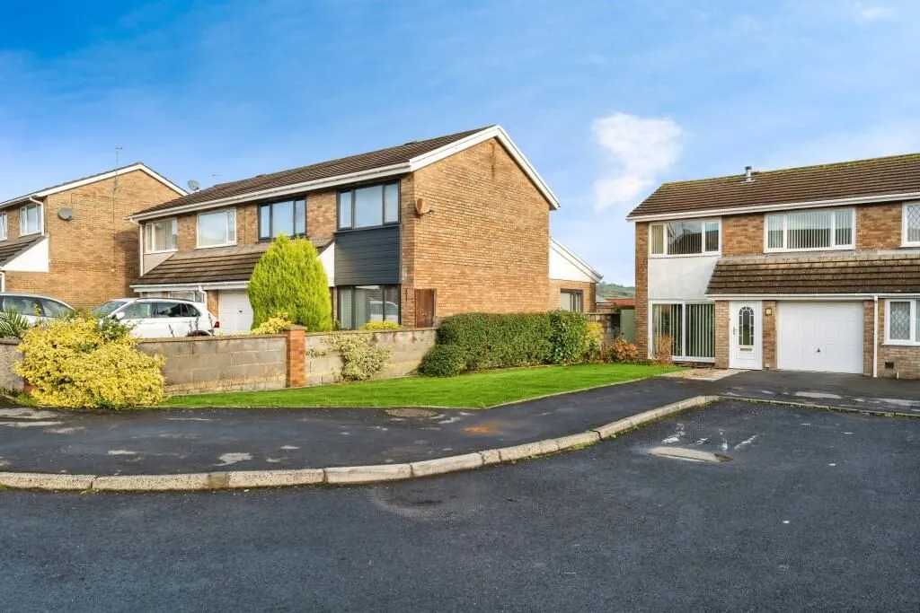 Llanelli, Dyfed, SA14 8AF - Online Auctions