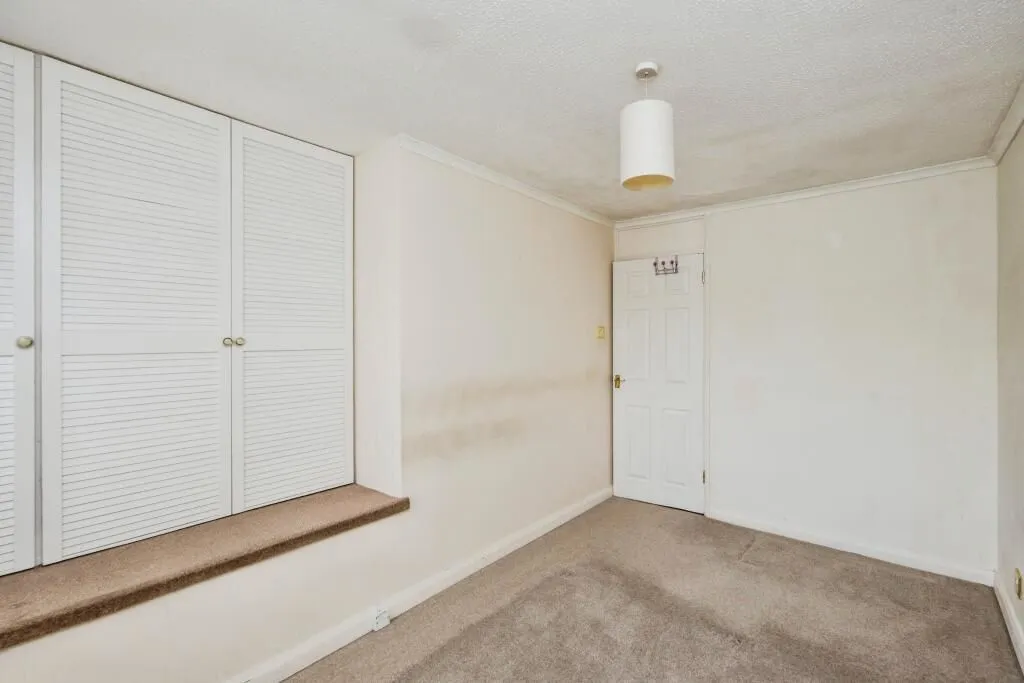 Llanelli, Dyfed, SA14 8AF - Online Auctions
