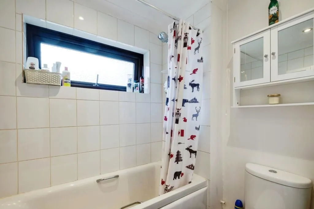 Lymington, Hampshire, SO41 8YH - Online Auctions