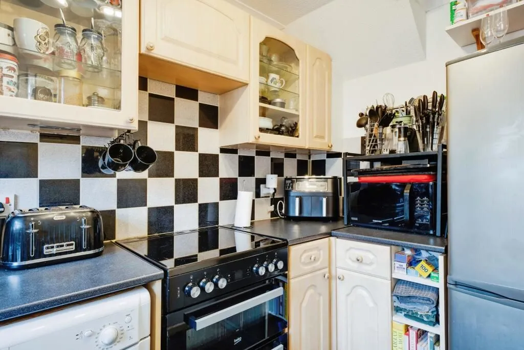 Lymington, Hampshire, SO41 8YH - Online Auctions