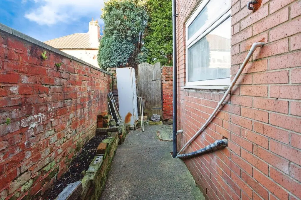 Manchester, Lancashire, M12 4PB - Online Auctions