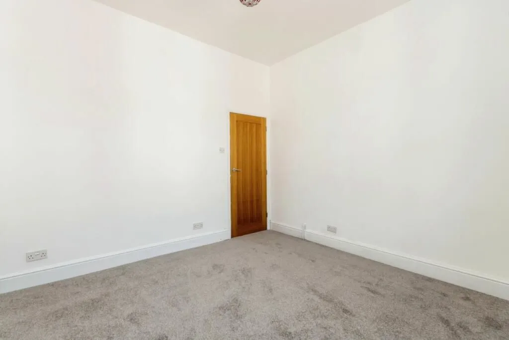 Colwick, Nottingham, Nottinghamshire, NG4 2GD - Online Auctions