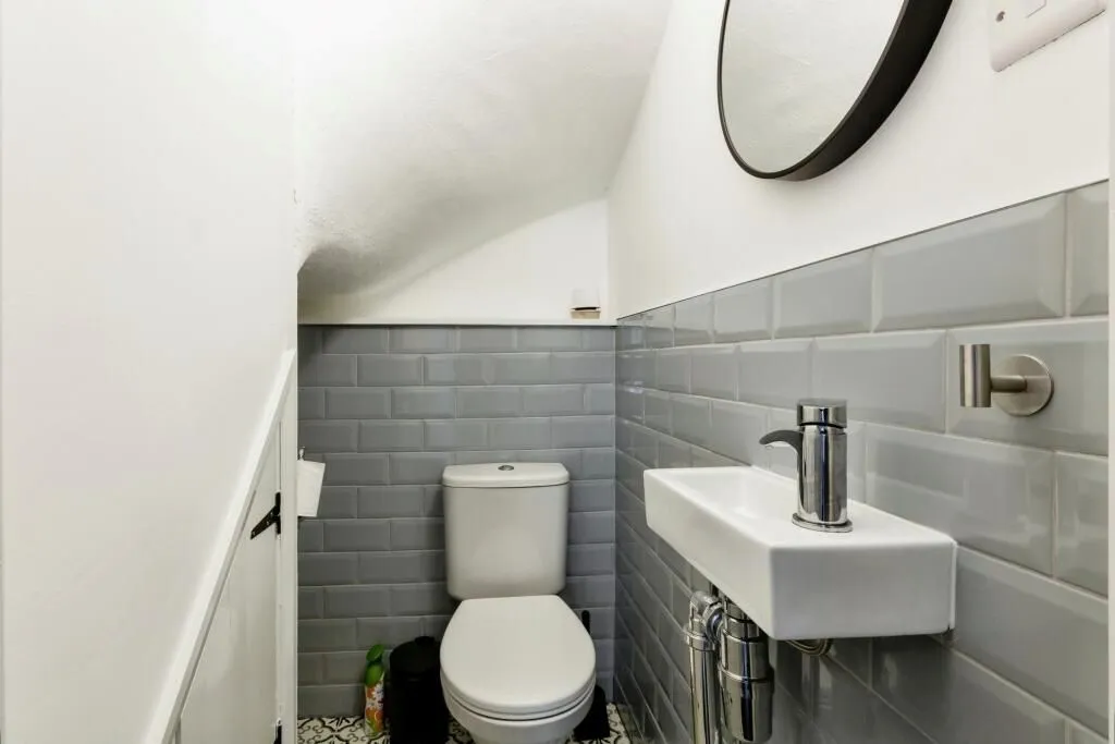 Colwick, Nottingham, Nottinghamshire, NG4 2GD - Online Auctions