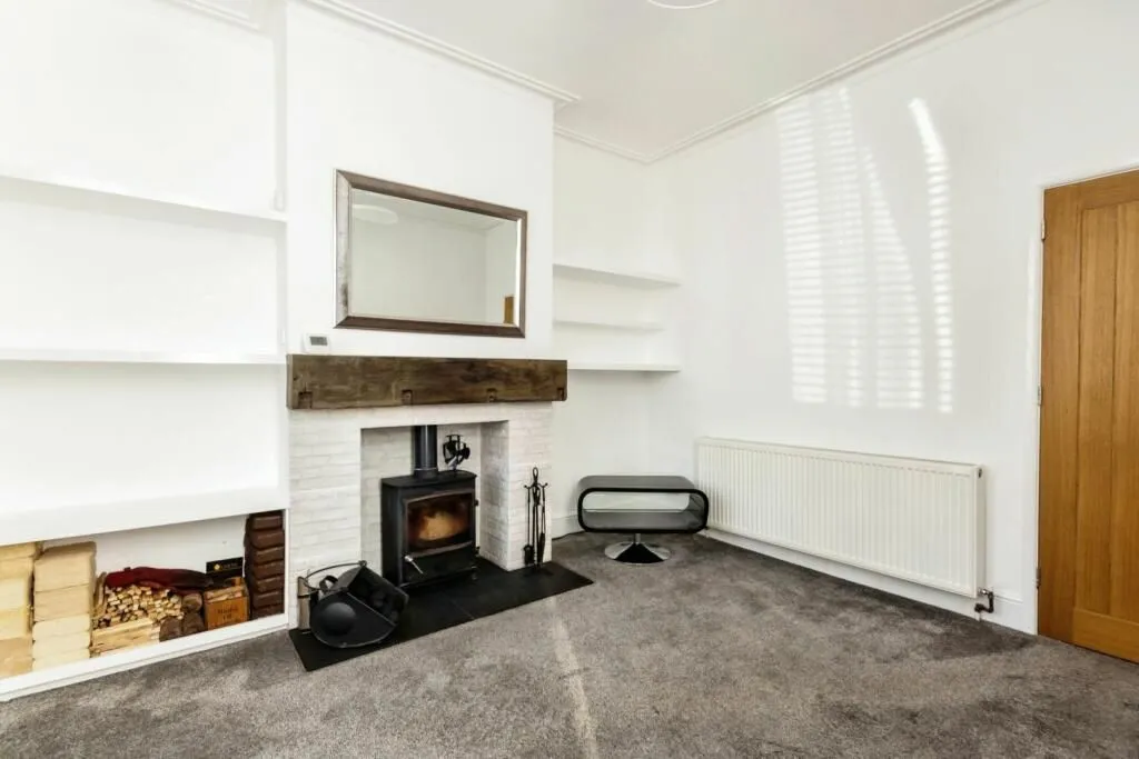 Colwick, Nottingham, Nottinghamshire, NG4 2GD - Online Auctions