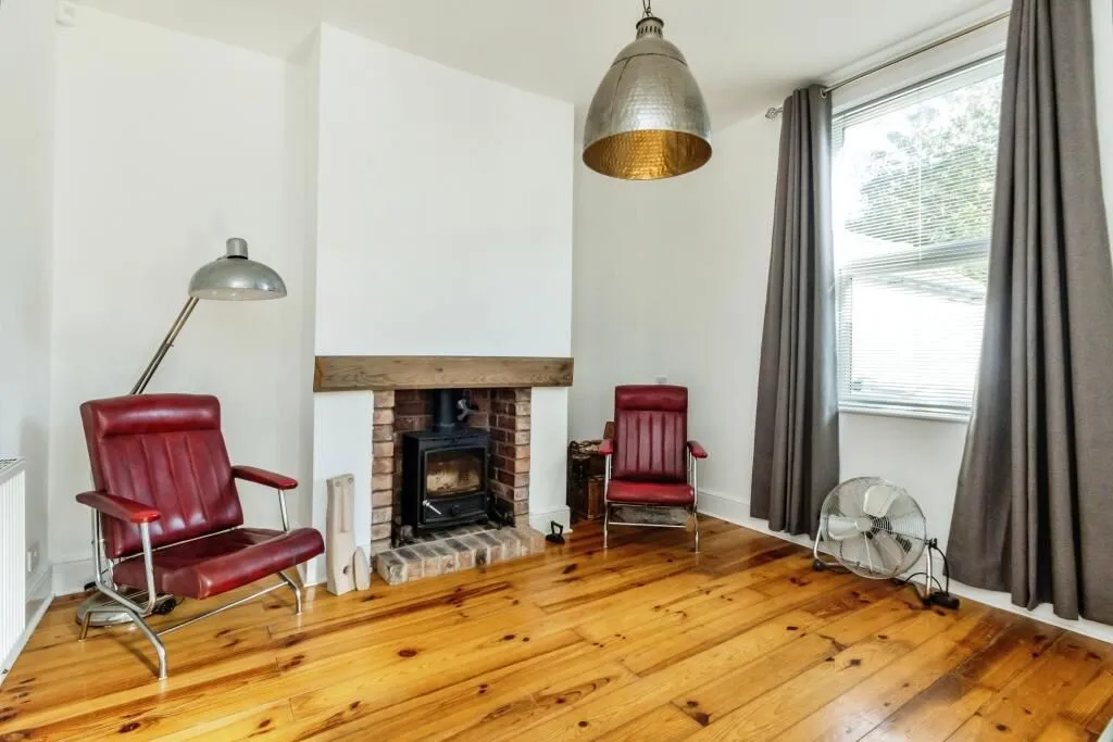 Colwick, Nottingham, Nottinghamshire, NG4 2GD - Online Auctions