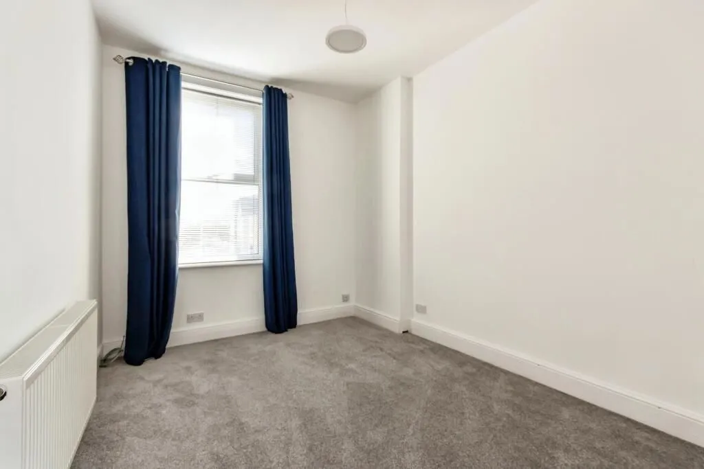 Colwick, Nottingham, Nottinghamshire, NG4 2GD - Online Auctions