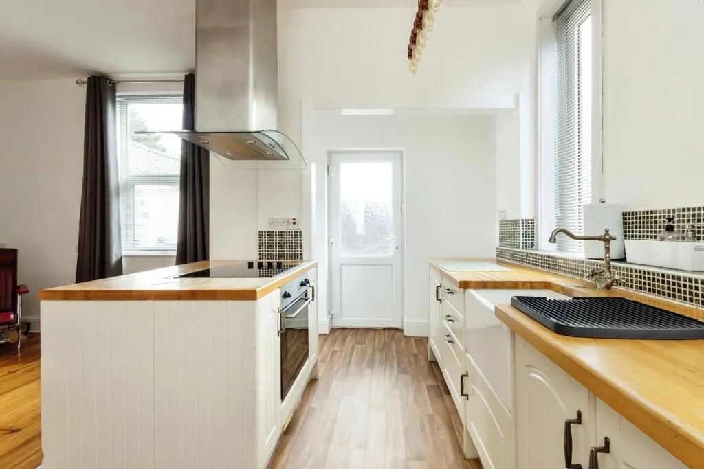 Colwick, Nottingham, Nottinghamshire, NG4 2GD - Online Auctions