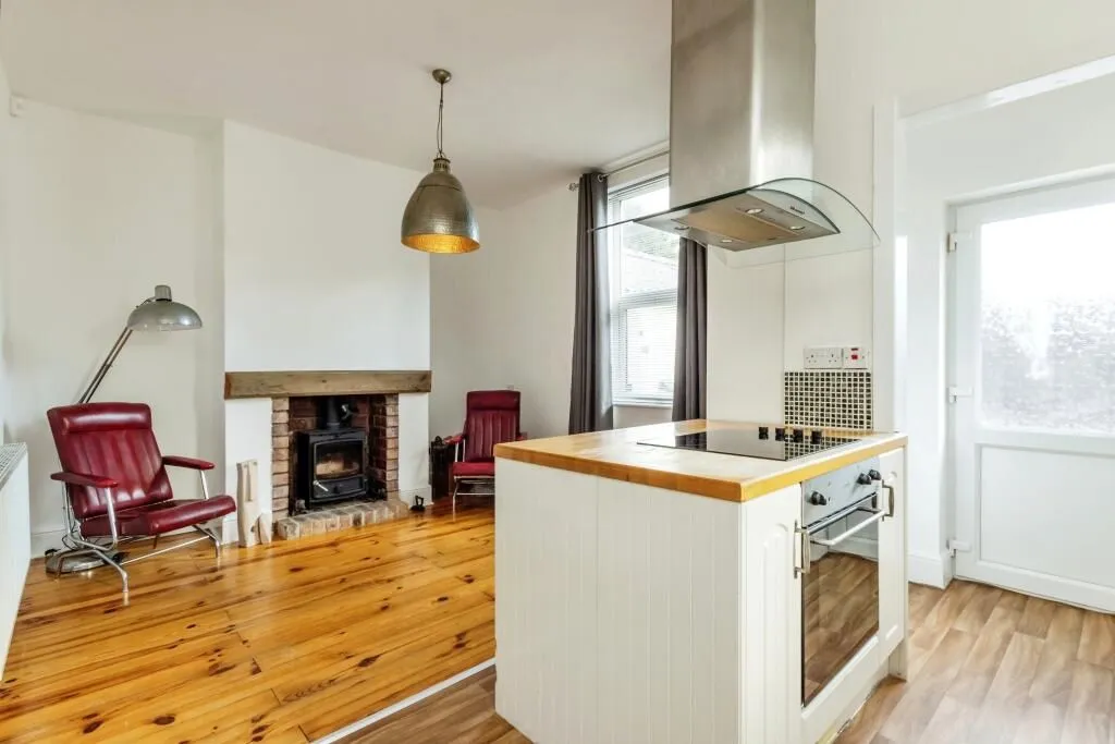 Colwick, Nottingham, Nottinghamshire, NG4 2GD - Online Auctions