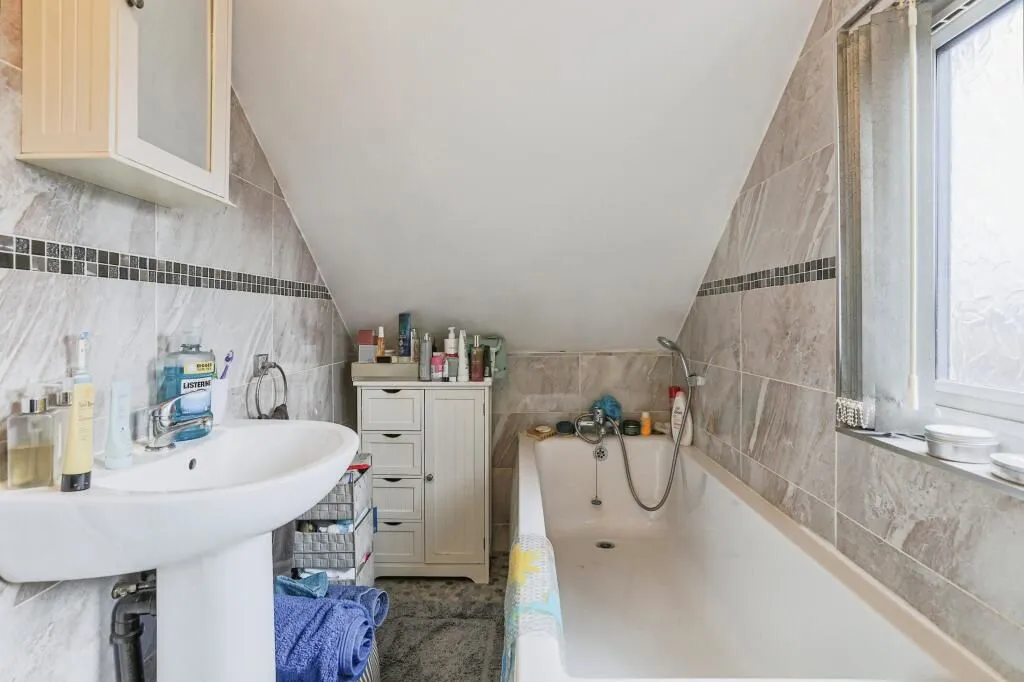 Leeds, West Yorkshire, LS15 8RP - Online Auctions
