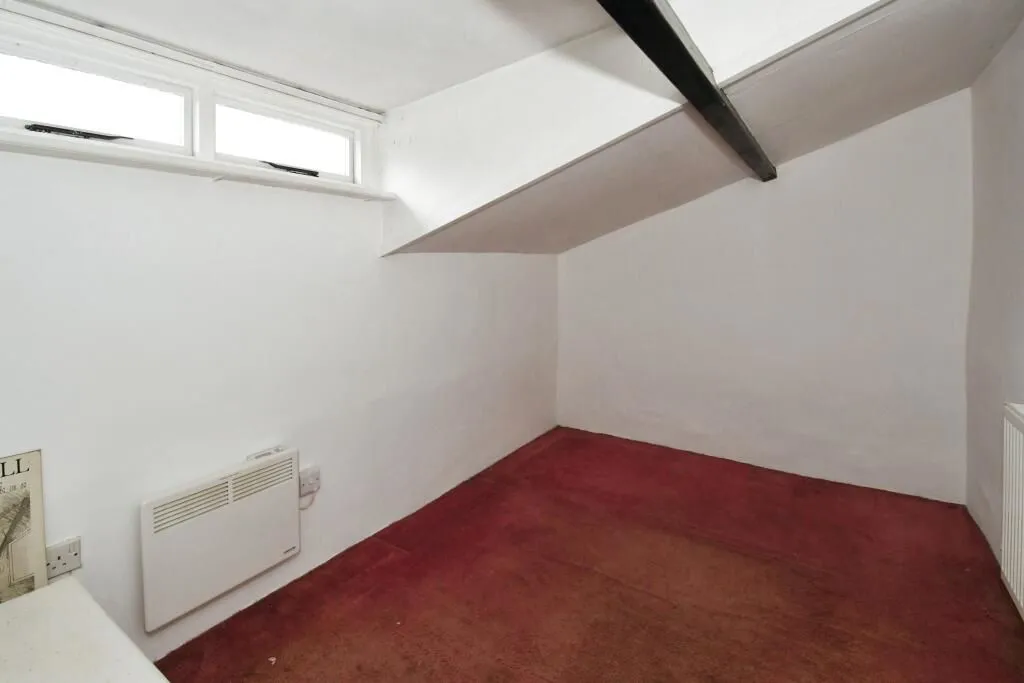 High Street, Girton, Newark, Nottinghamshire, NG23 7JA - Online Auctions