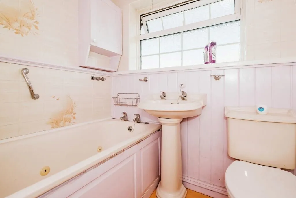 Wick, Littlehampton, West Sussex, BN17 7LY - Online Auctions