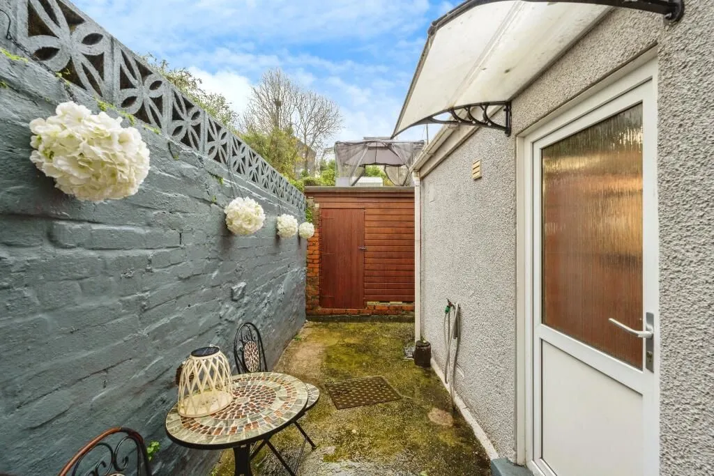 Sketty, Swansea, West Glamorgan, SA2 0UL - Online Auctions