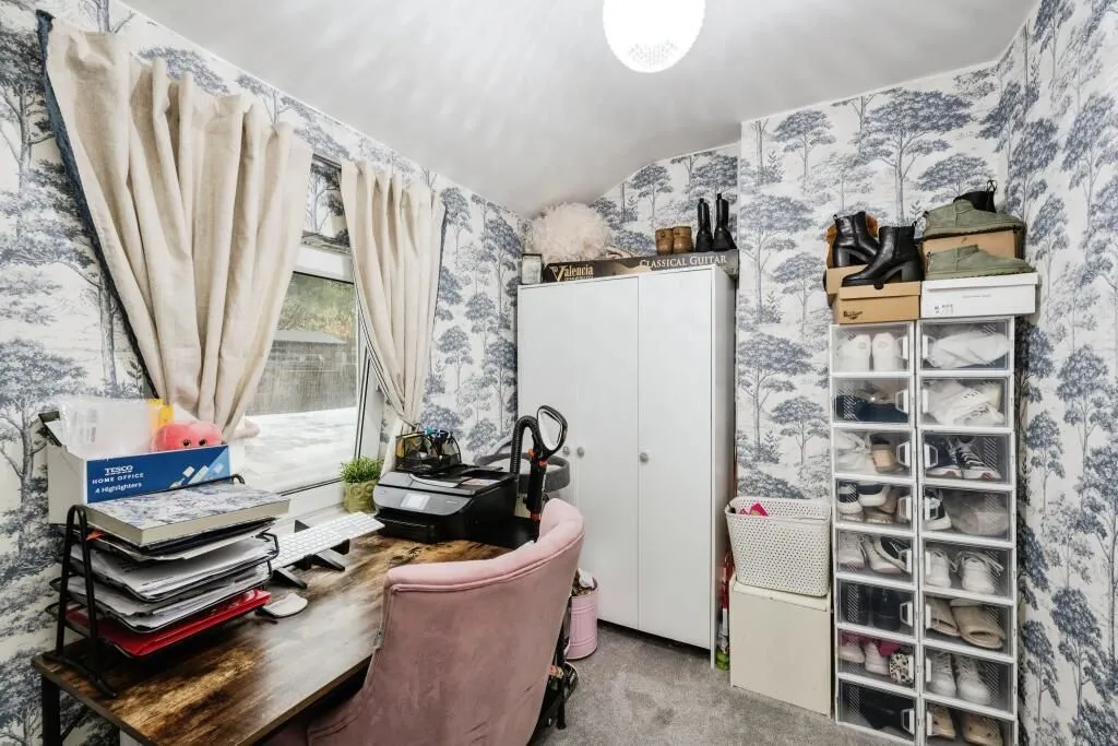 Sketty, Swansea, West Glamorgan, SA2 0UL - Online Auctions