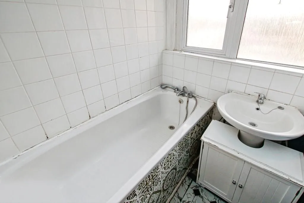 Brockmer House, Crowder Street, London, E1 0BJ - Online Auctions