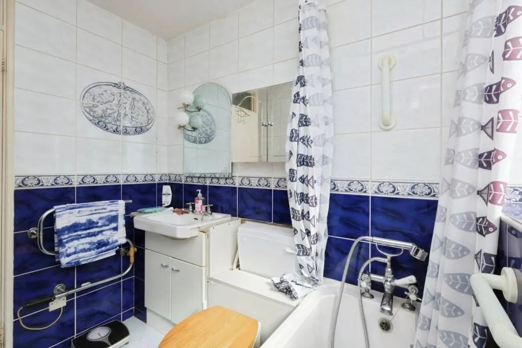 Upperton Road, Eastbourne, East Sussex, BN21 1LF - Online Auctions