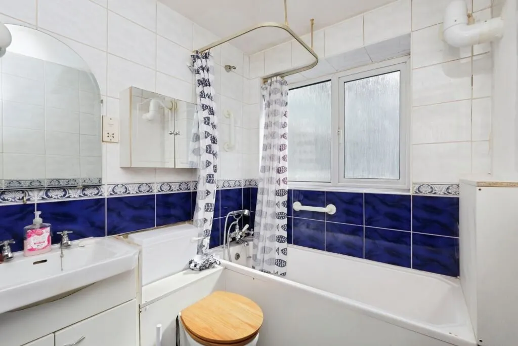 Upperton Road, Eastbourne, East Sussex, BN21 1LF - Online Auctions