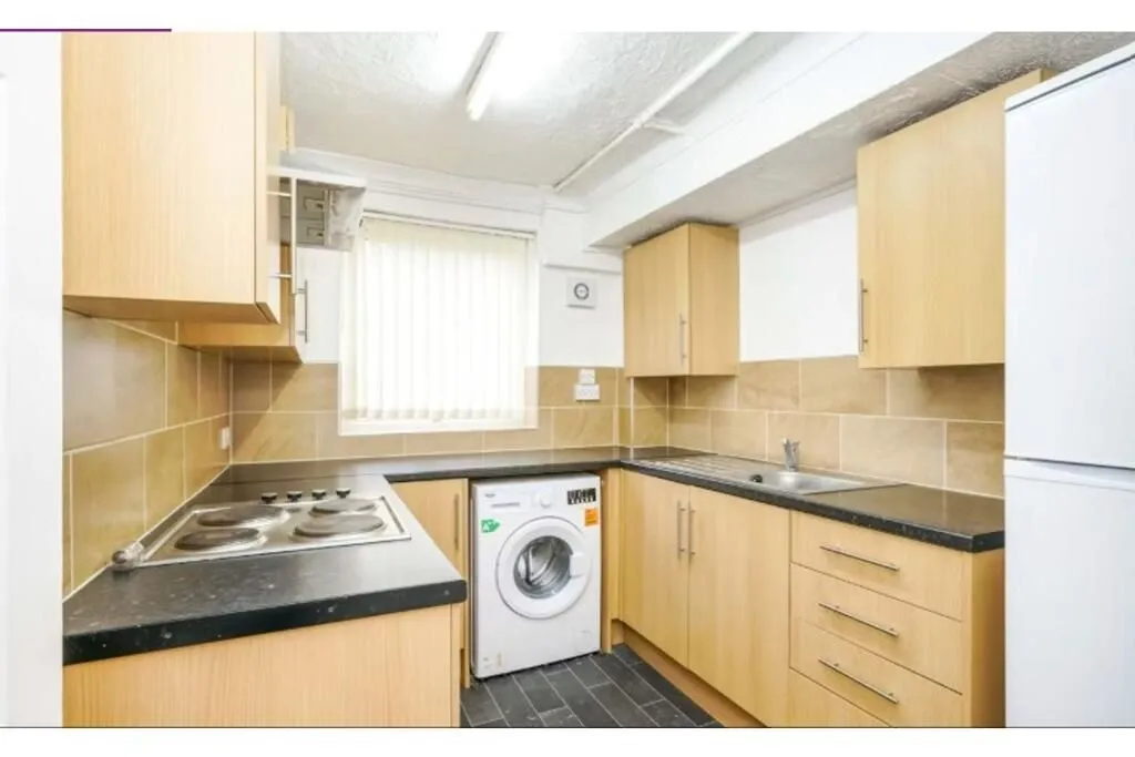 Hemsworth, Pontefract, West Yorkshire, WF9 4QG - Online Auctions