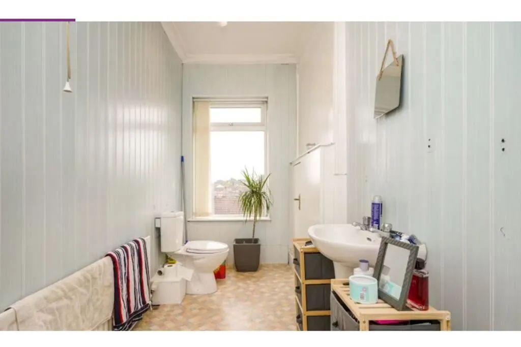 Hemsworth, Pontefract, West Yorkshire, WF9 4QG - Online Auctions
