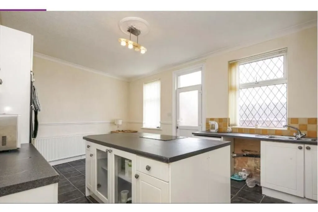 Hemsworth, Pontefract, West Yorkshire, WF9 4QG - Online Auctions