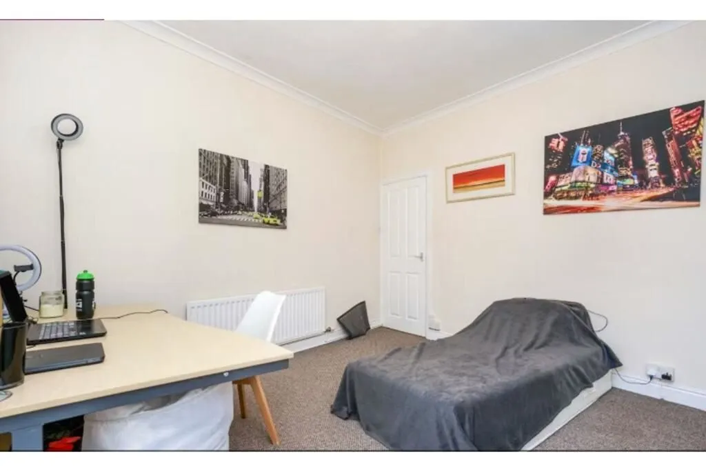 Hemsworth, Pontefract, West Yorkshire, WF9 4QG - Online Auctions
