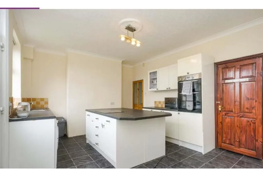 Hemsworth, Pontefract, West Yorkshire, WF9 4QG - Online Auctions