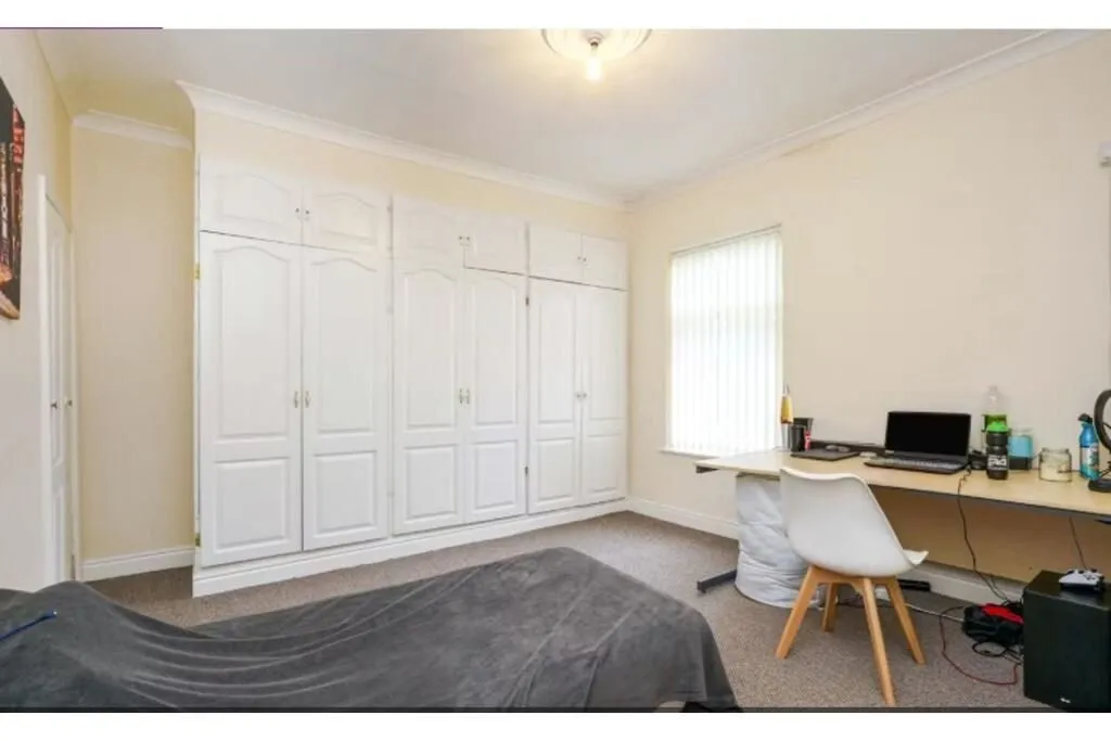 Hemsworth, Pontefract, West Yorkshire, WF9 4QG - Online Auctions