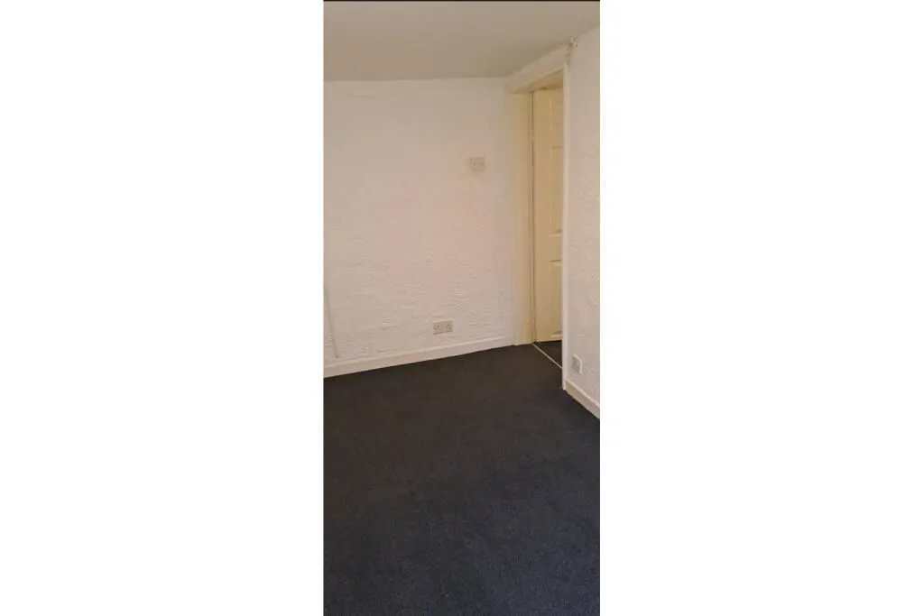 Hemsworth, Pontefract, West Yorkshire, WF9 4QG - Online Auctions