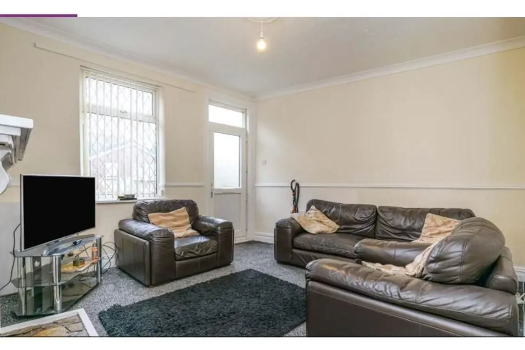 Hemsworth, Pontefract, West Yorkshire, WF9 4QG - Online Auctions