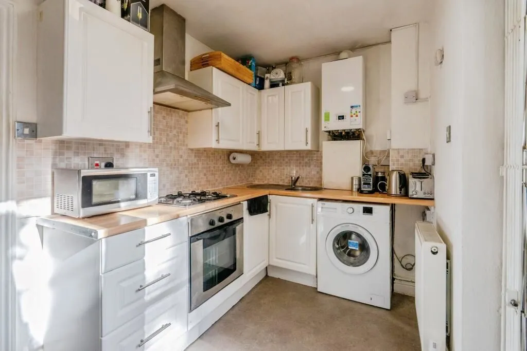 Balham Grove, London, SW12 8AZ - Online Auctions