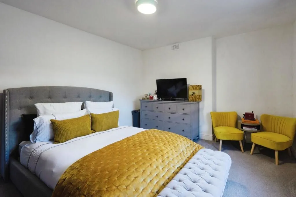 Balham Grove, London, SW12 8AZ - Online Auctions