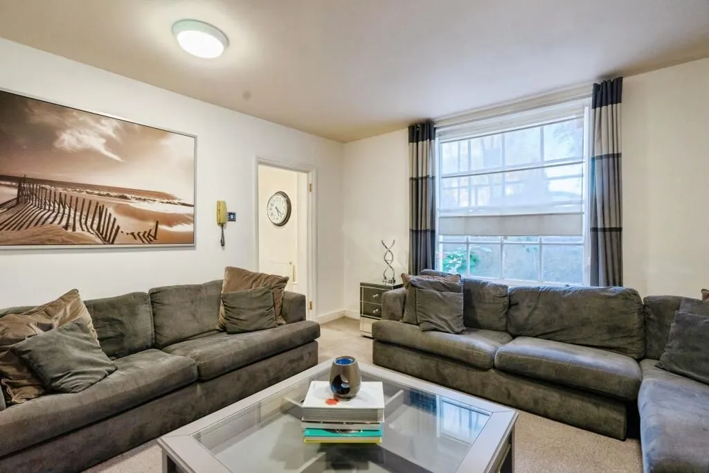 Balham Grove, London, SW12 8AZ - Online Auctions