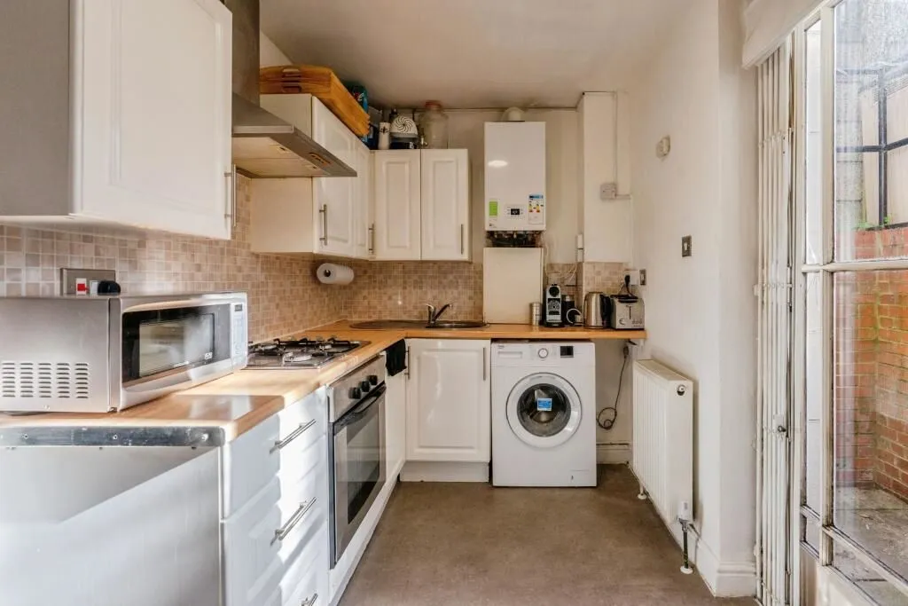 Balham Grove, London, SW12 8AZ - Online Auctions
