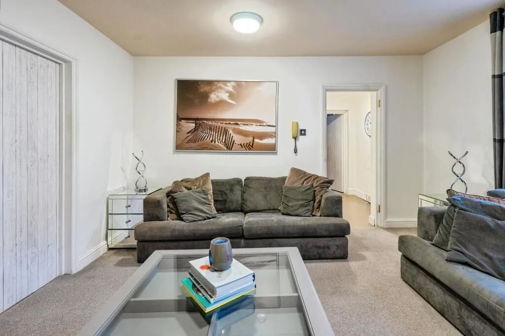 Balham Grove, London, SW12 8AZ - Online Auctions