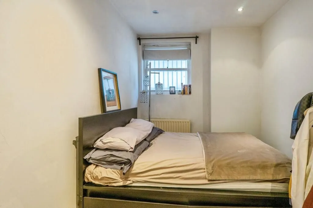 Balham Grove, London, SW12 8AZ - Online Auctions