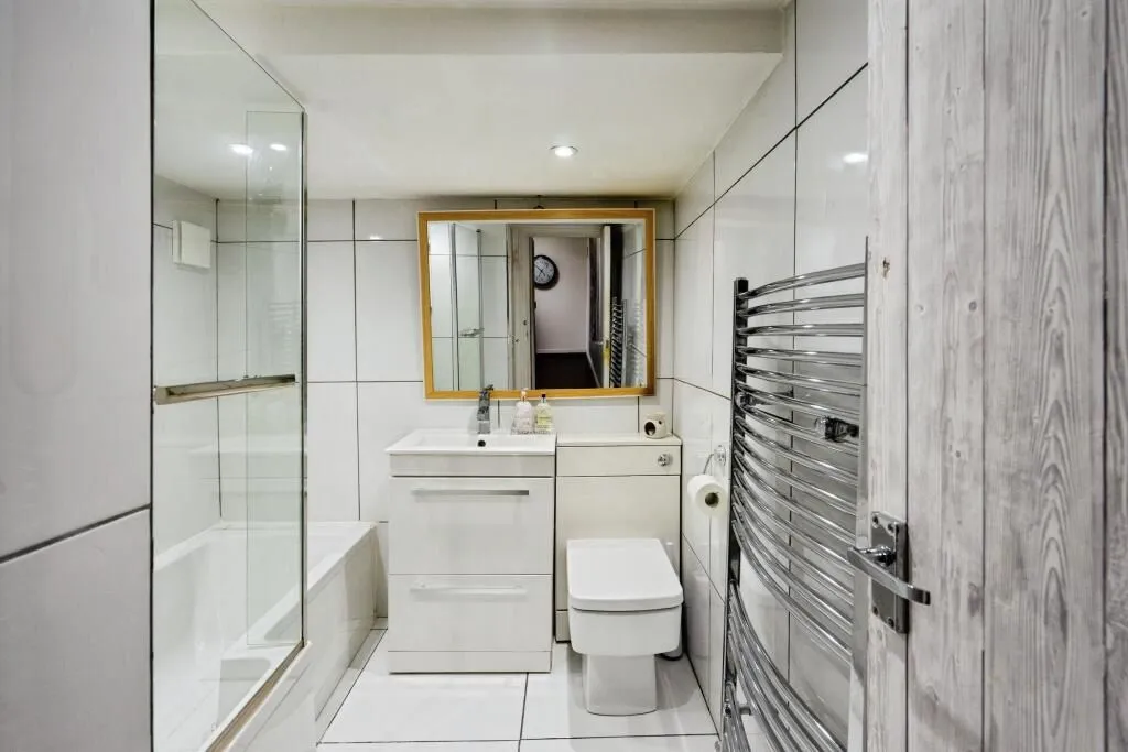 Balham Grove, London, SW12 8AZ - Online Auctions