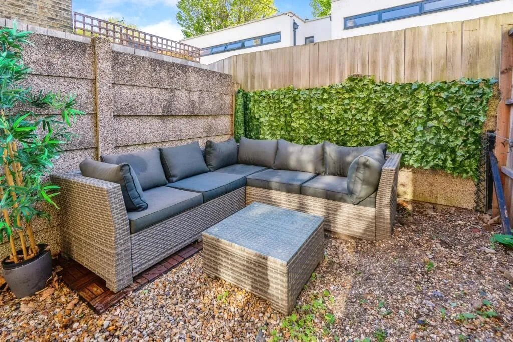 Balham Grove, London, SW12 8AZ - Online Auctions