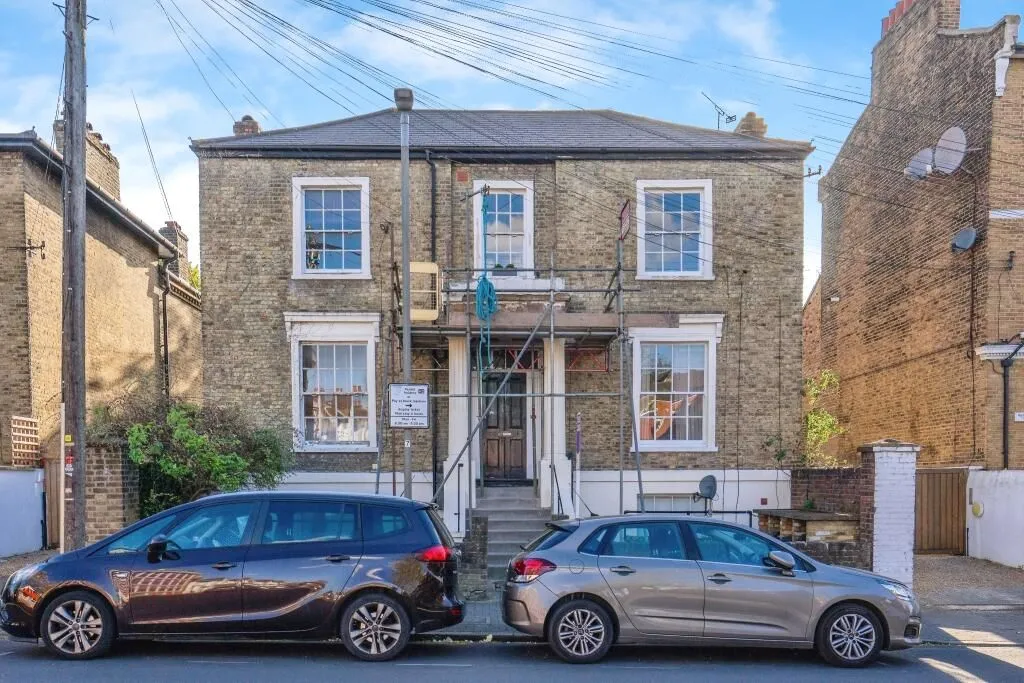 Balham Grove, London, SW12 8AZ - Online Auctions